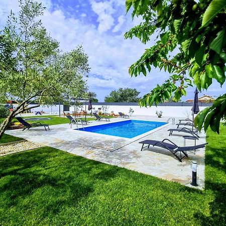 Holiday Home Aprilis With Pool, Jacuzzi And Sauna Galovac  エクステリア 写真