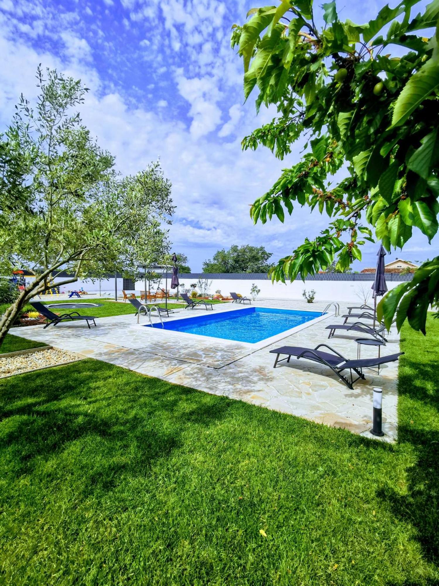 Holiday Home Aprilis With Pool, Jacuzzi And Sauna Galovac  エクステリア 写真