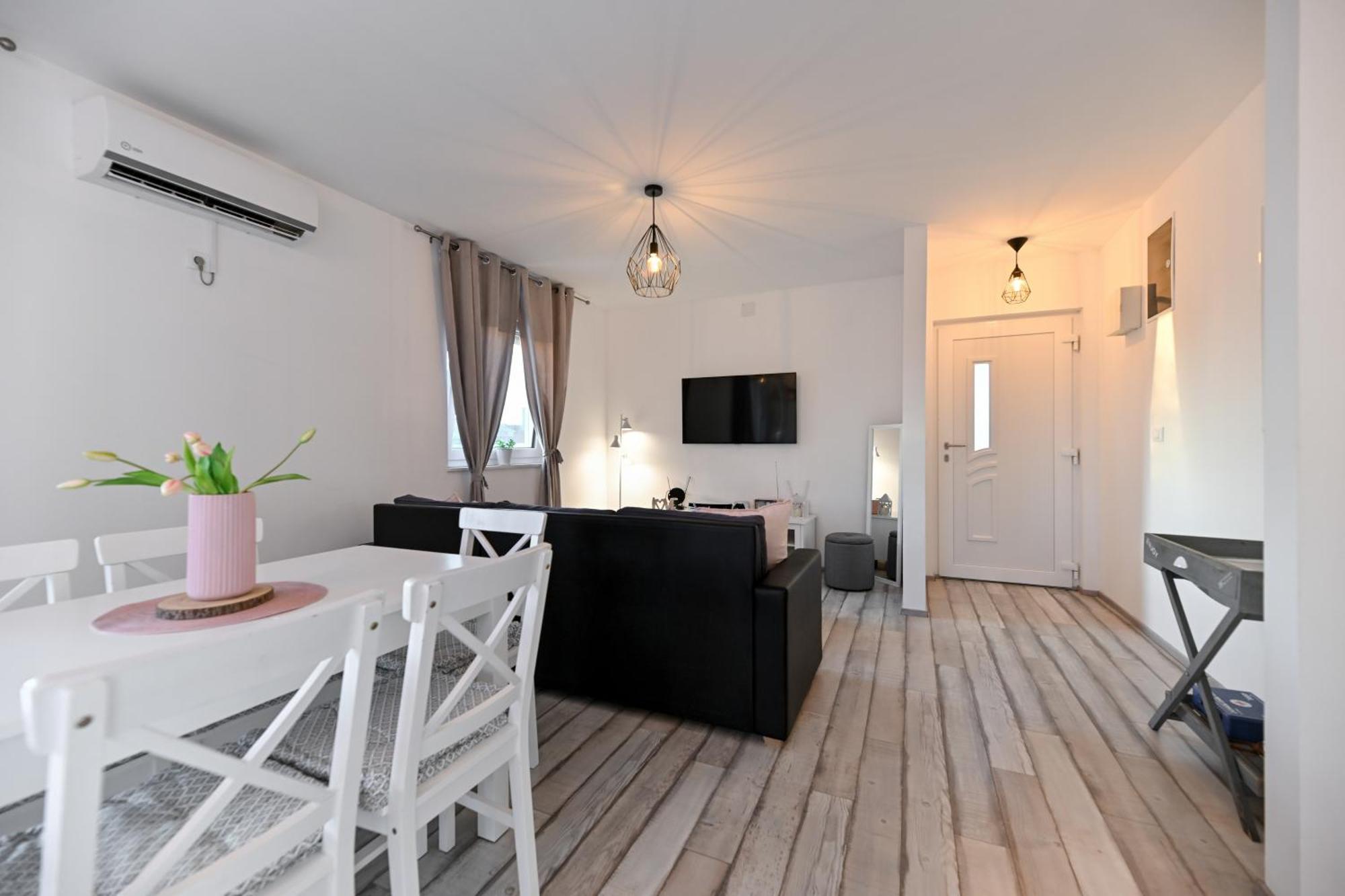 Holiday Home Aprilis With Pool, Jacuzzi And Sauna Galovac  エクステリア 写真