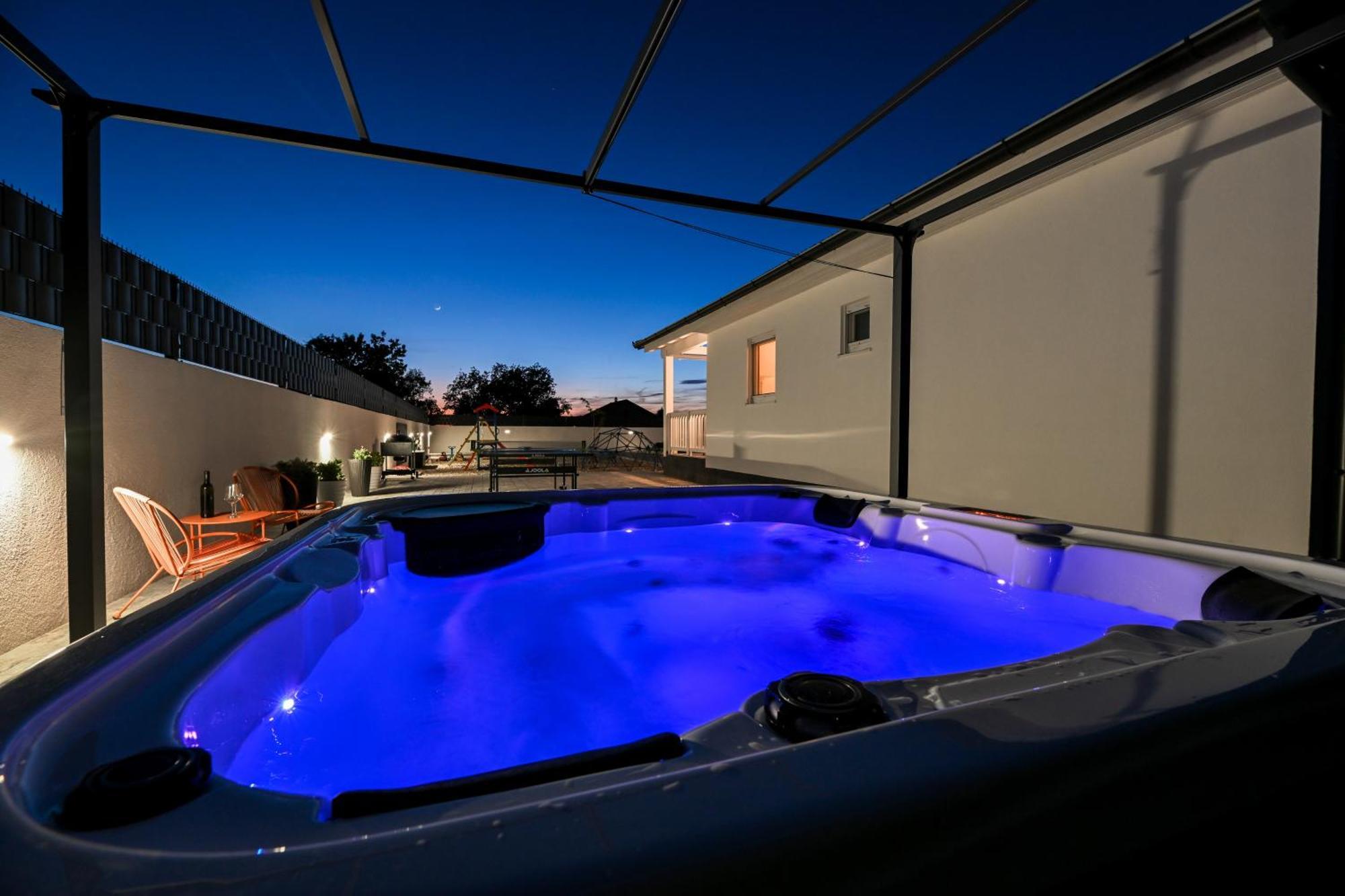 Holiday Home Aprilis With Pool, Jacuzzi And Sauna Galovac  エクステリア 写真