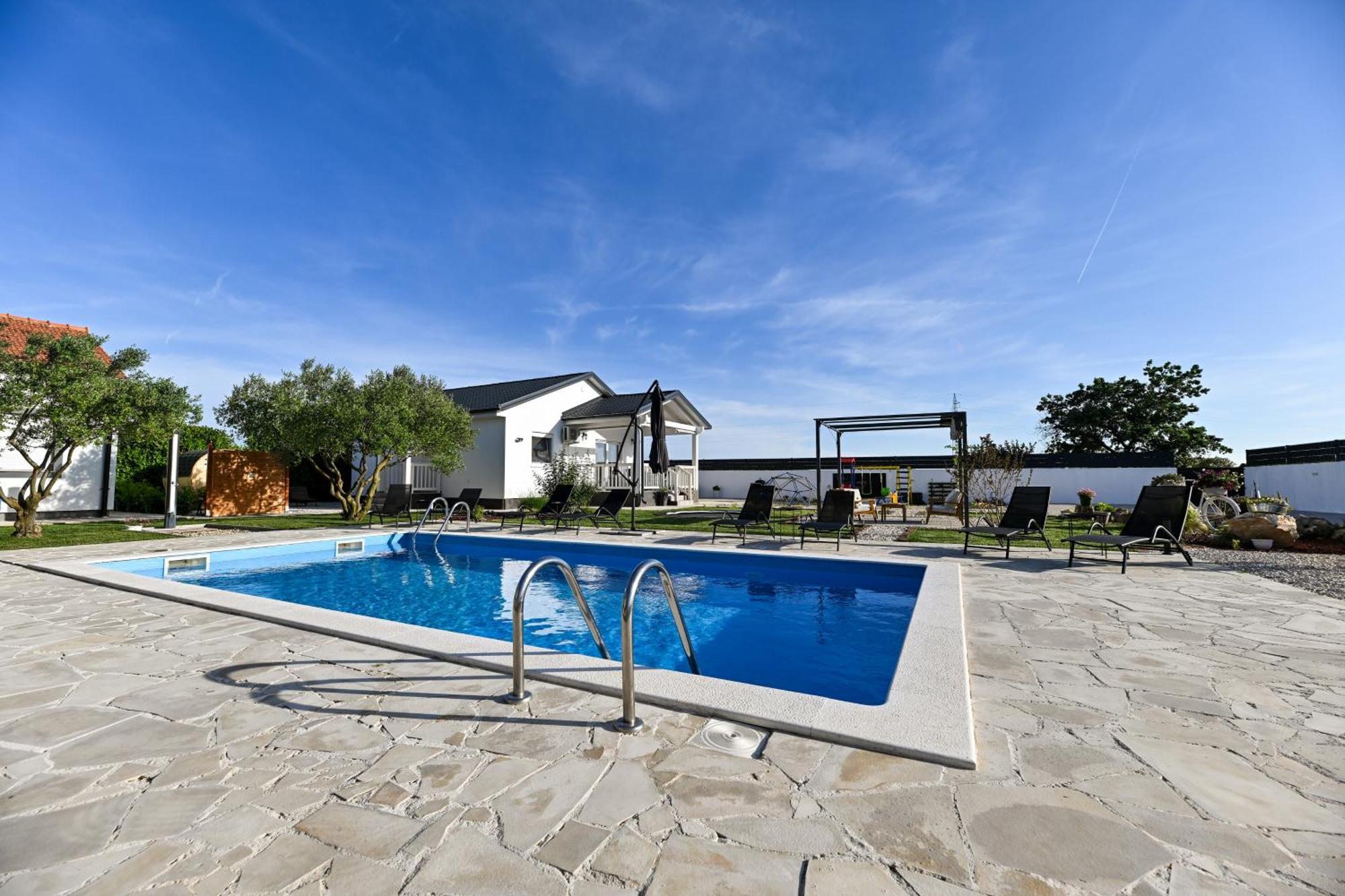 Holiday Home Aprilis With Pool, Jacuzzi And Sauna Galovac  エクステリア 写真