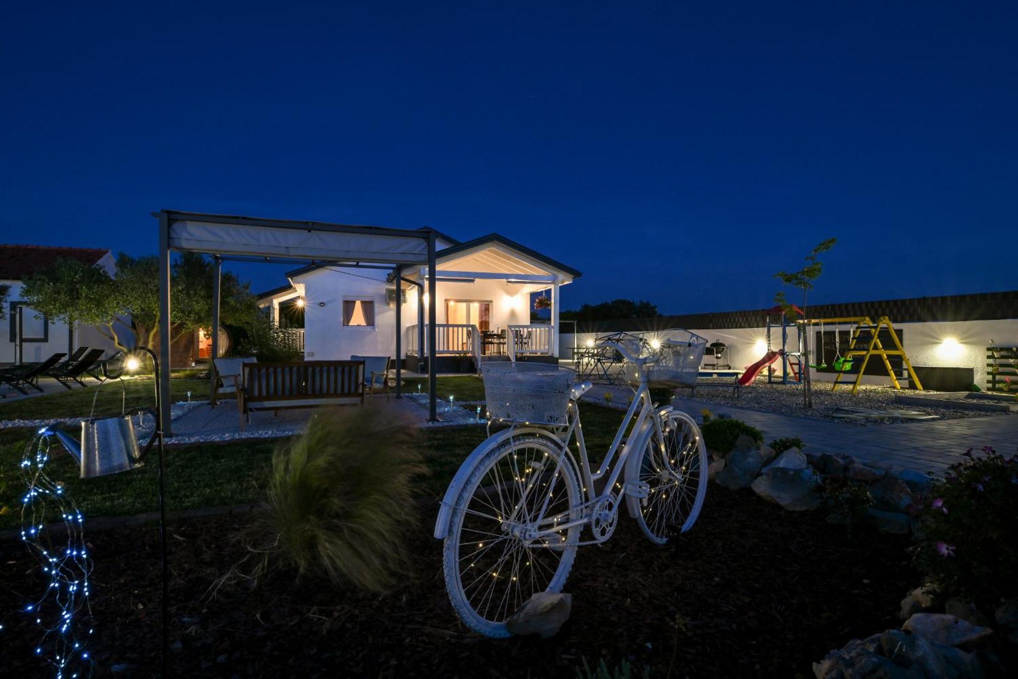 Holiday Home Aprilis With Pool, Jacuzzi And Sauna Galovac  エクステリア 写真