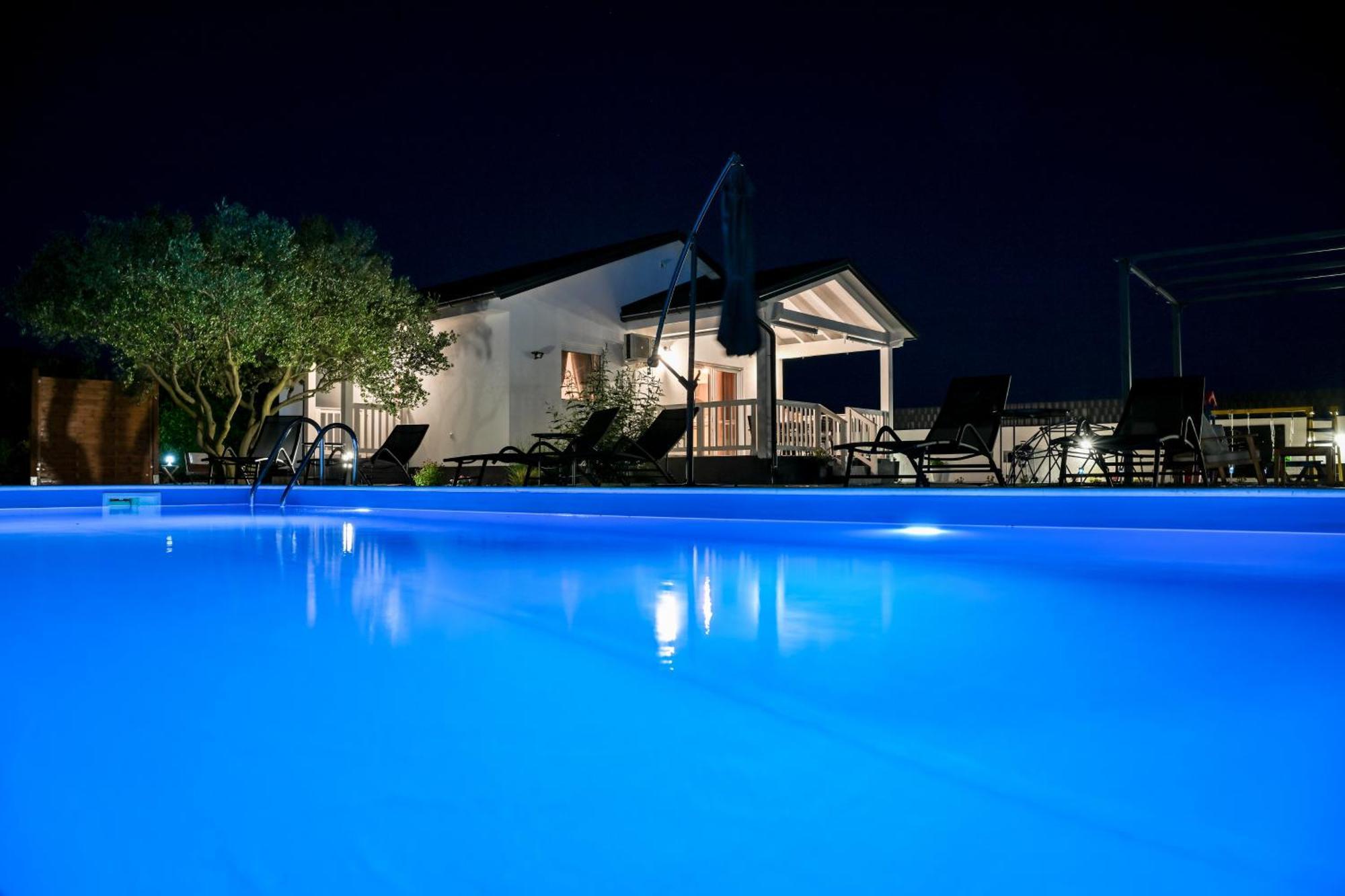 Holiday Home Aprilis With Pool, Jacuzzi And Sauna Galovac  エクステリア 写真