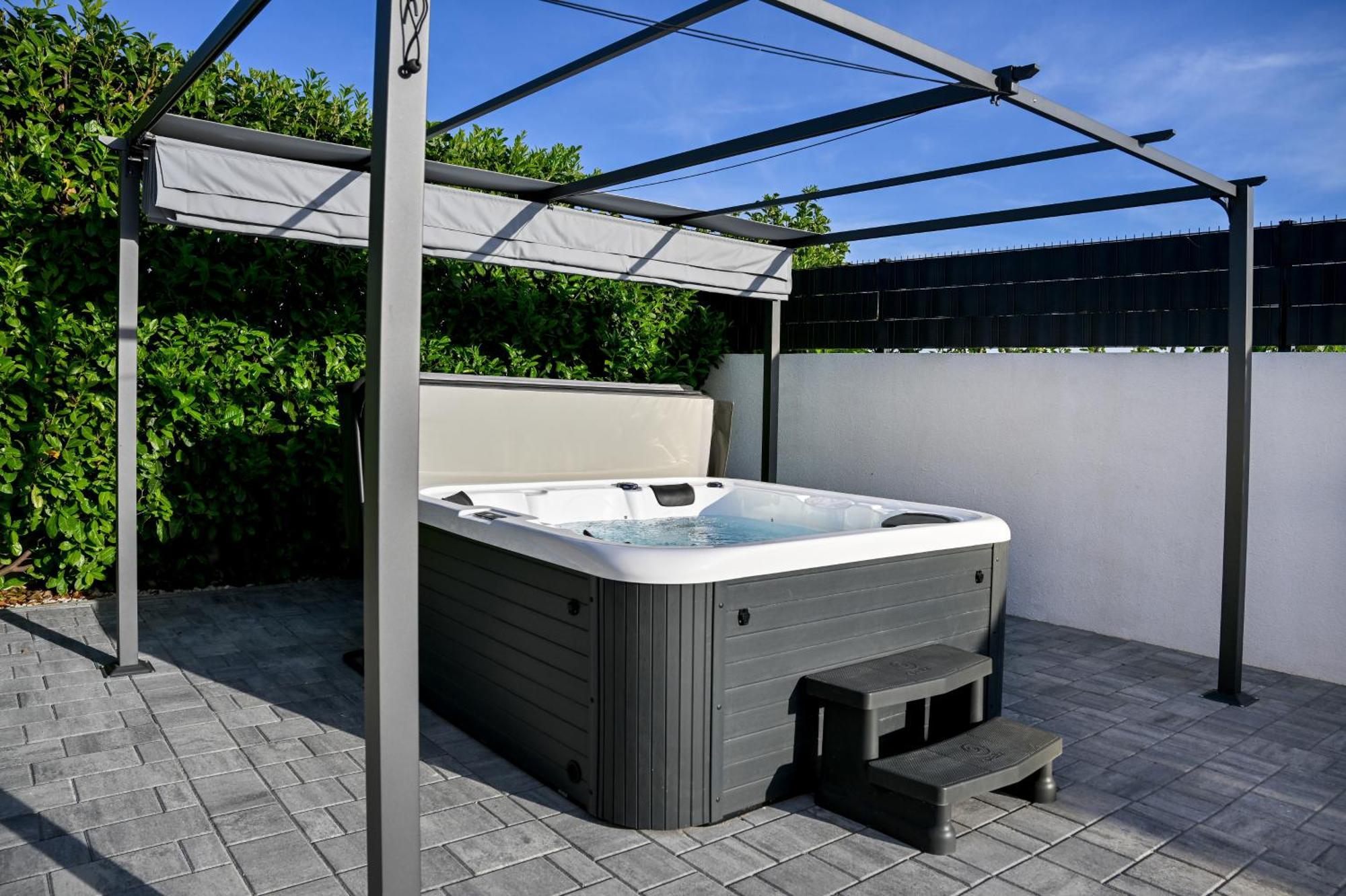 Holiday Home Aprilis With Pool, Jacuzzi And Sauna Galovac  エクステリア 写真