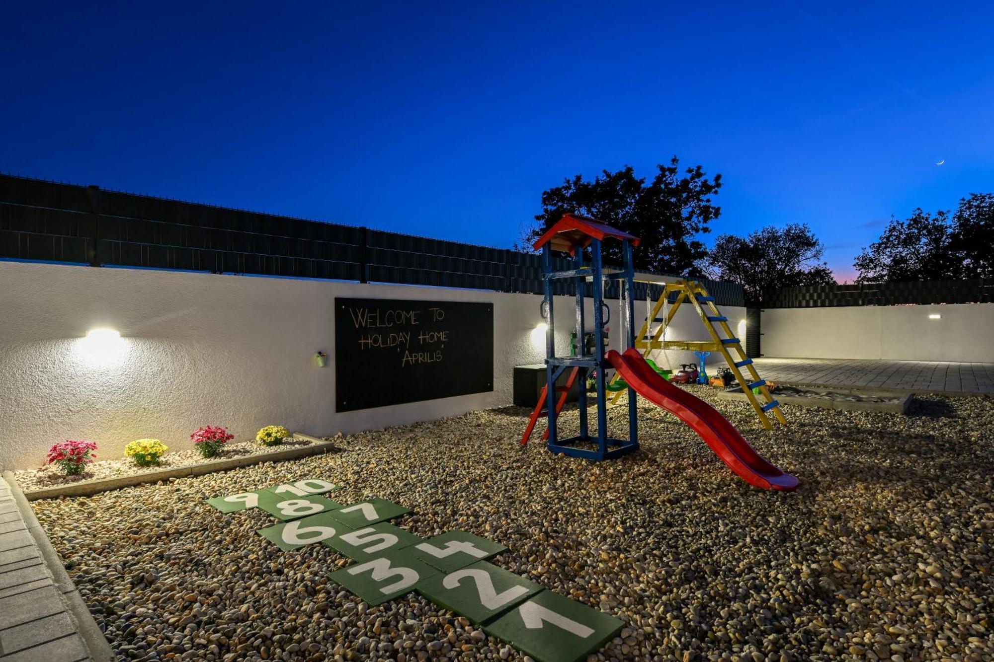 Holiday Home Aprilis With Pool, Jacuzzi And Sauna Galovac  エクステリア 写真