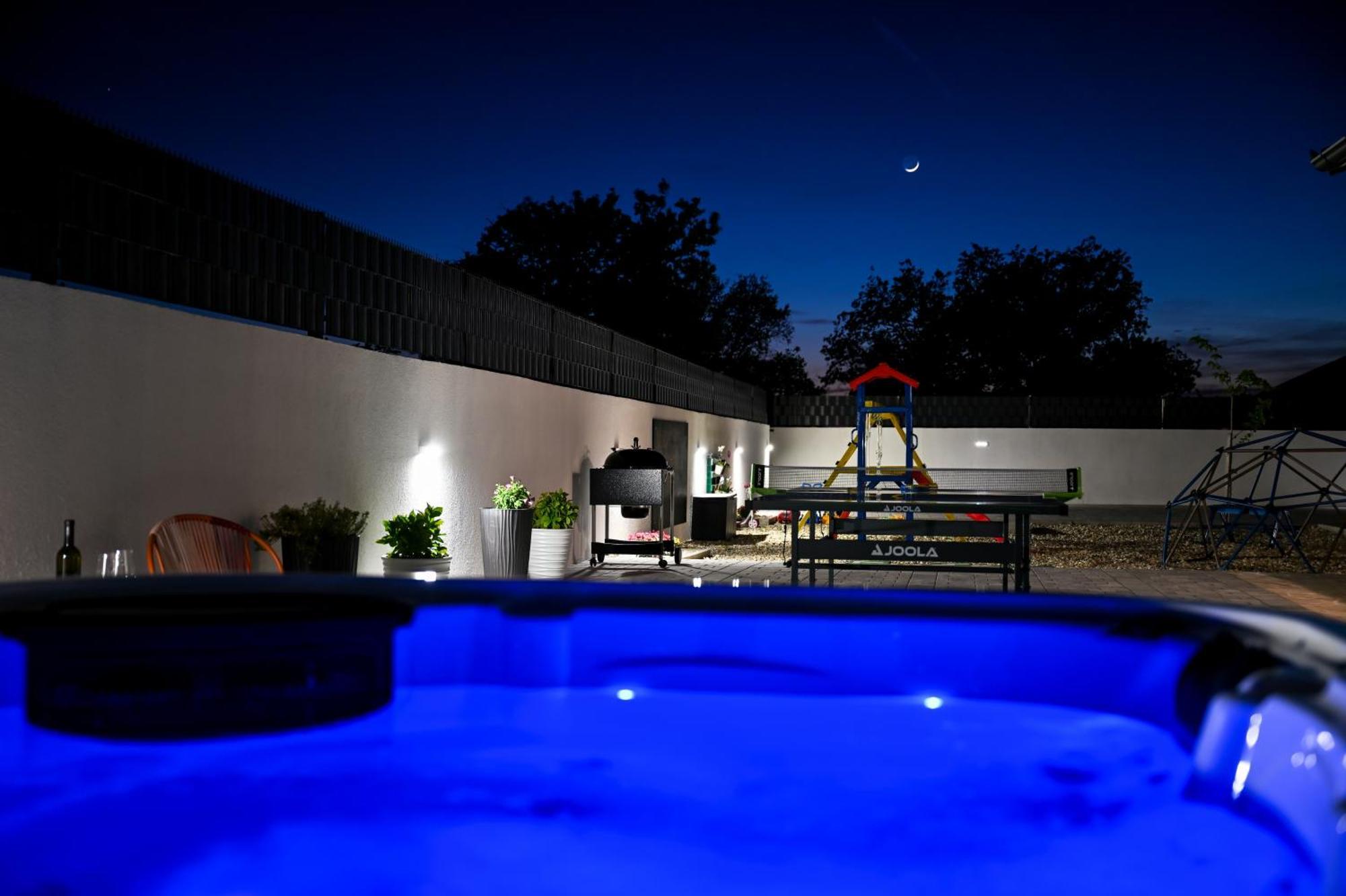 Holiday Home Aprilis With Pool, Jacuzzi And Sauna Galovac  エクステリア 写真