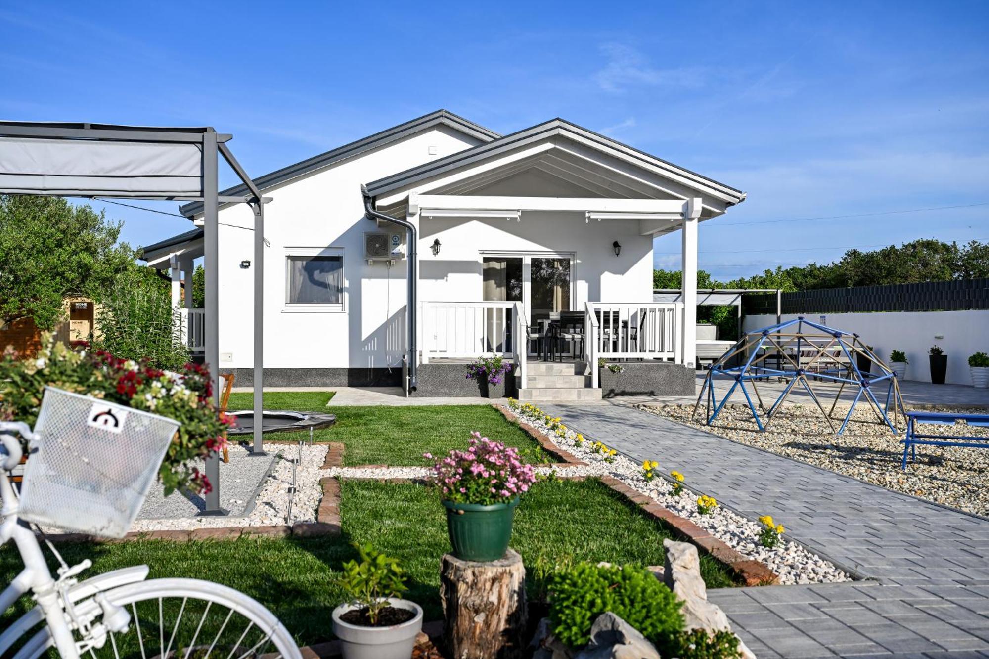 Holiday Home Aprilis With Pool, Jacuzzi And Sauna Galovac  エクステリア 写真