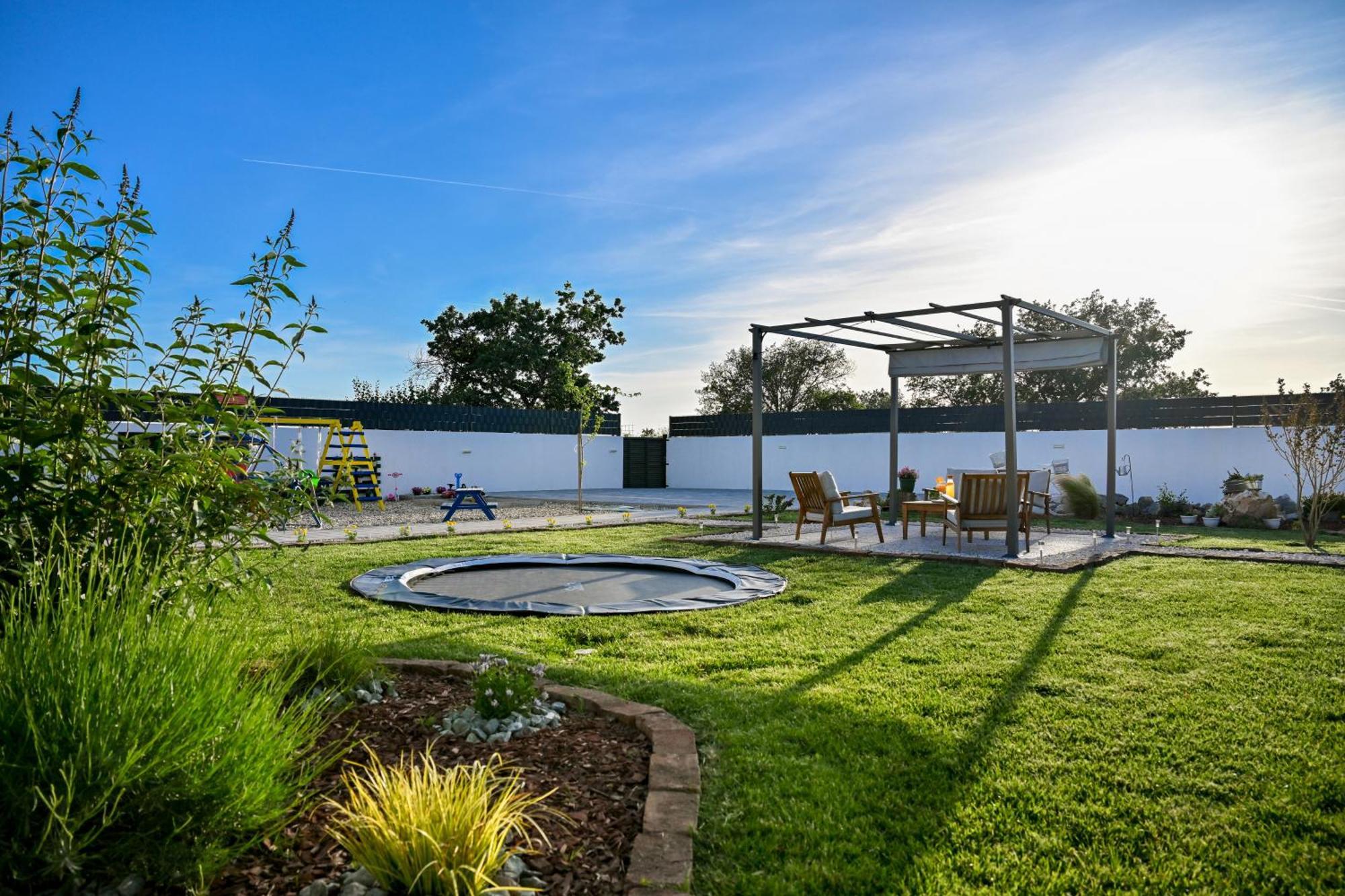 Holiday Home Aprilis With Pool, Jacuzzi And Sauna Galovac  エクステリア 写真